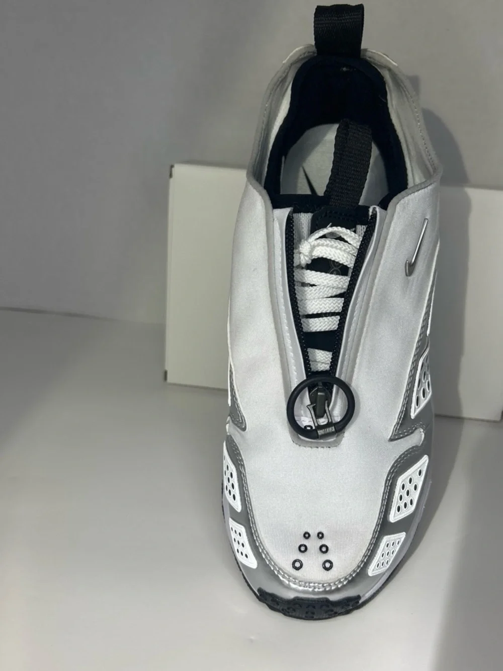 Nike Air Max Sunder Women’s size 7 sneakers in white & silver NEW